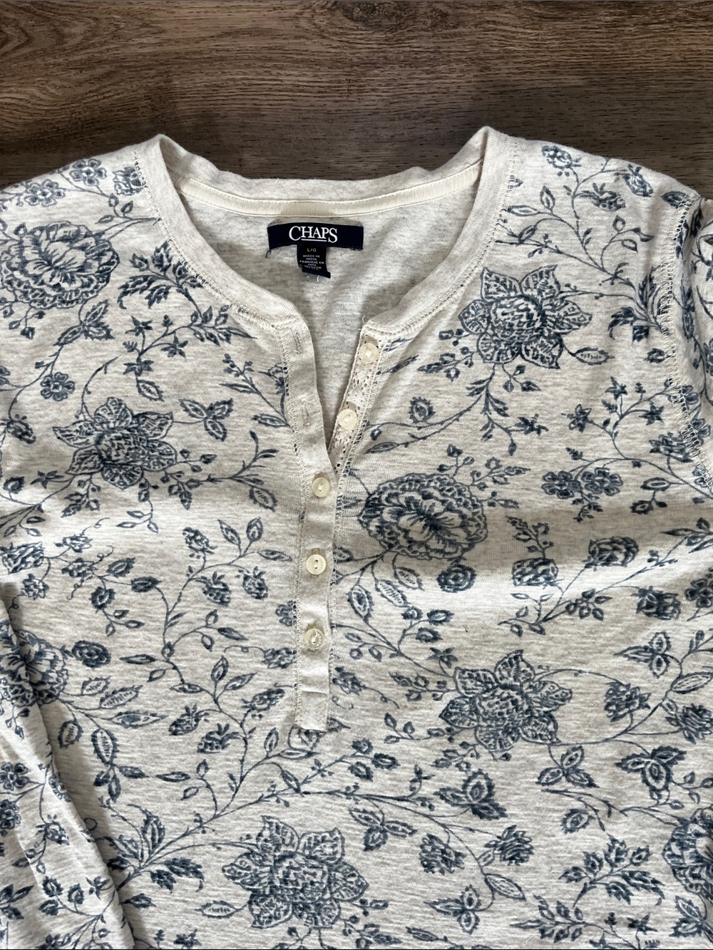 Chaps Cream and Blue Floral Henley 3/4”Long Sleeve Top Sz women’s L - Picture 2 of 6